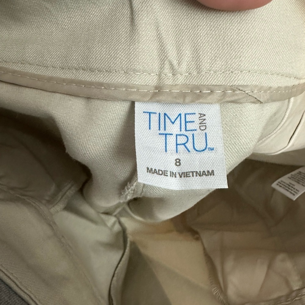Time and Tru tan stretchy Capris size 8 - Picture 2 of 5